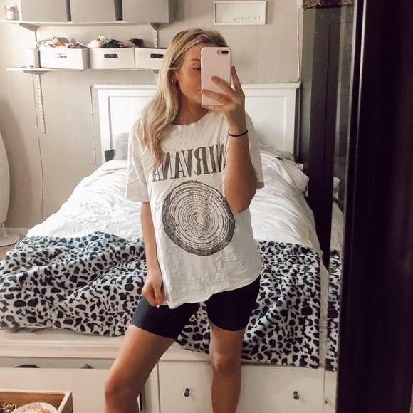 NIRVANA Tops - NIRVANA oversized tee L